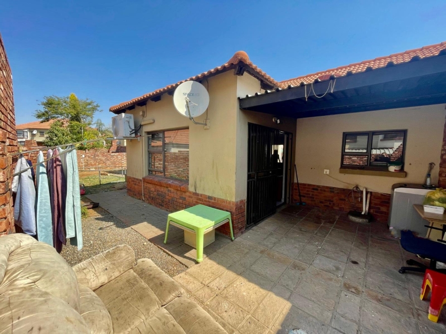 2 Bedroom Property for Sale in Waterval East North West